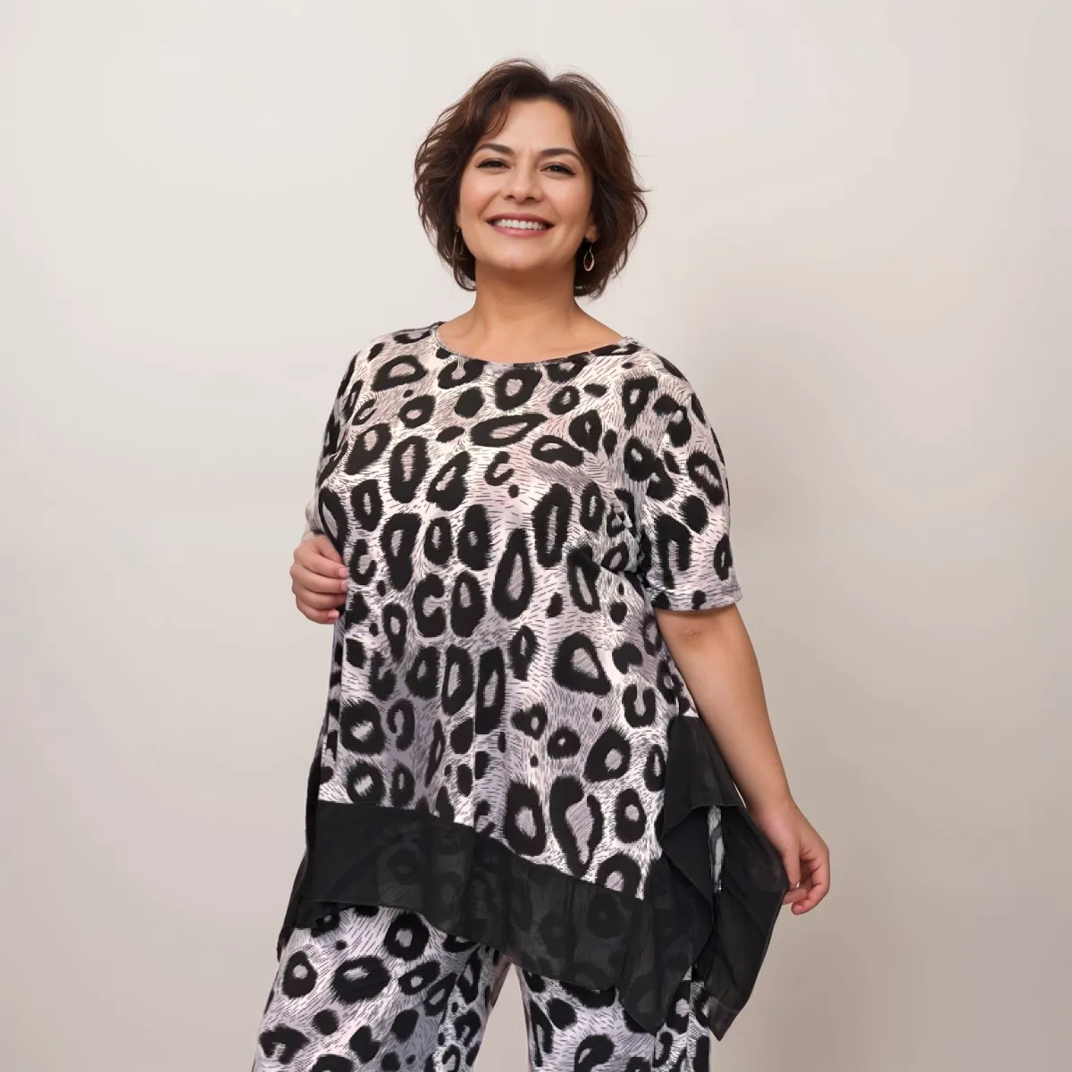 SHORT SLEEVE LOOSE FIT TOP CHIFFON HANKY HEM